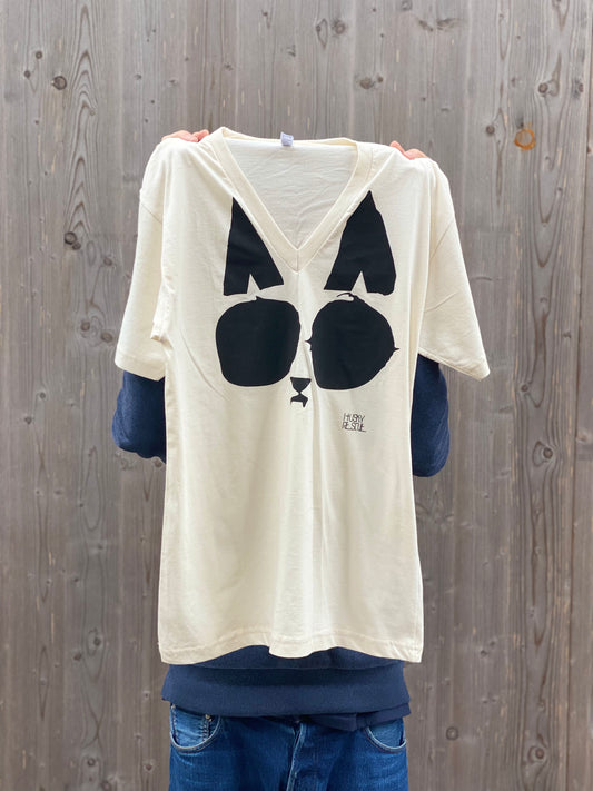 Black Cat – Vintage White V-Neck T-Shirt